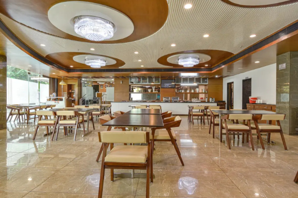 OYO 4938 Hotel Dev Aadi