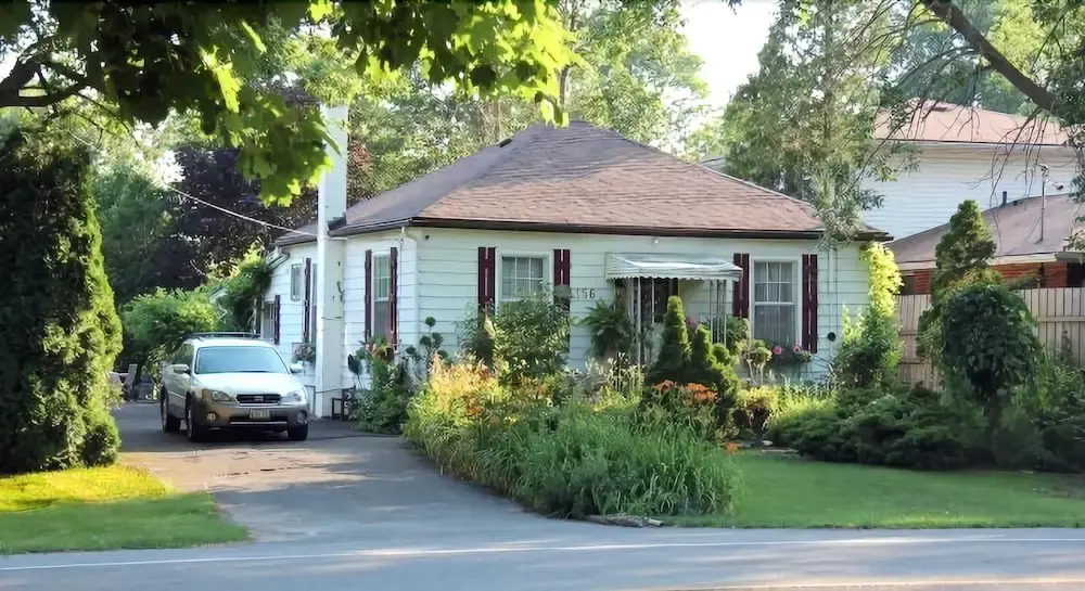 Niagara On The Lake Historic Rental Cottage