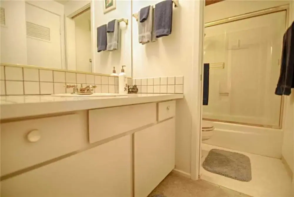 Lofted Condo W/electric Grill and Spiral Staircase #308