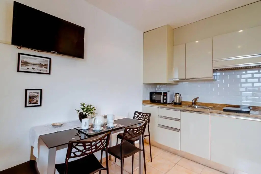 Brand New Studio, Sea View, AirCon, Wifi
