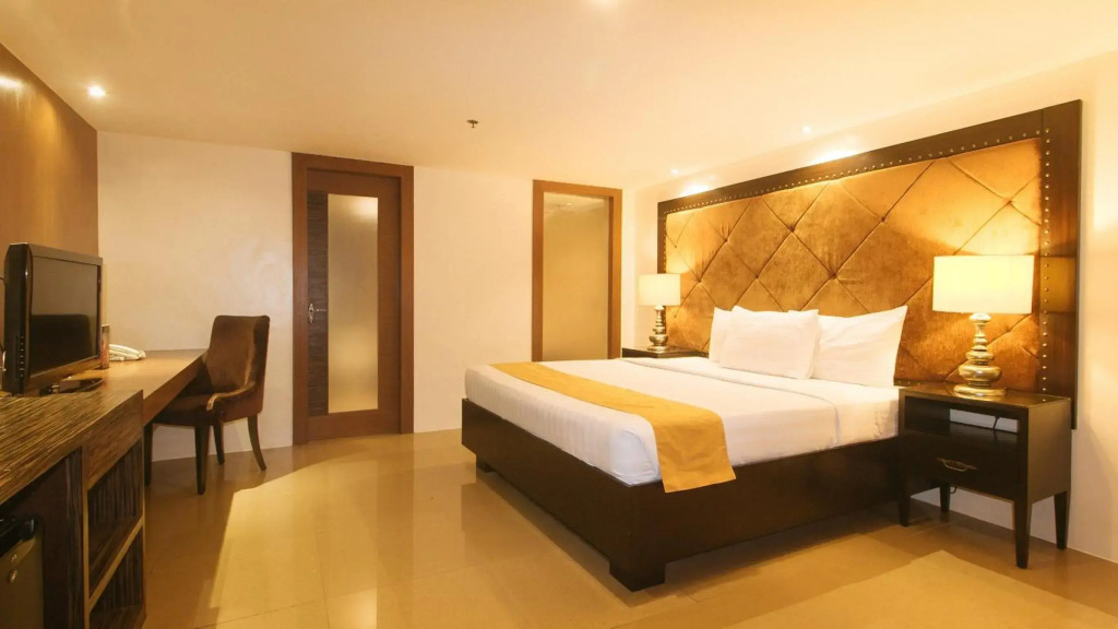 OYO 1235 Palette Torre Venezia Suites