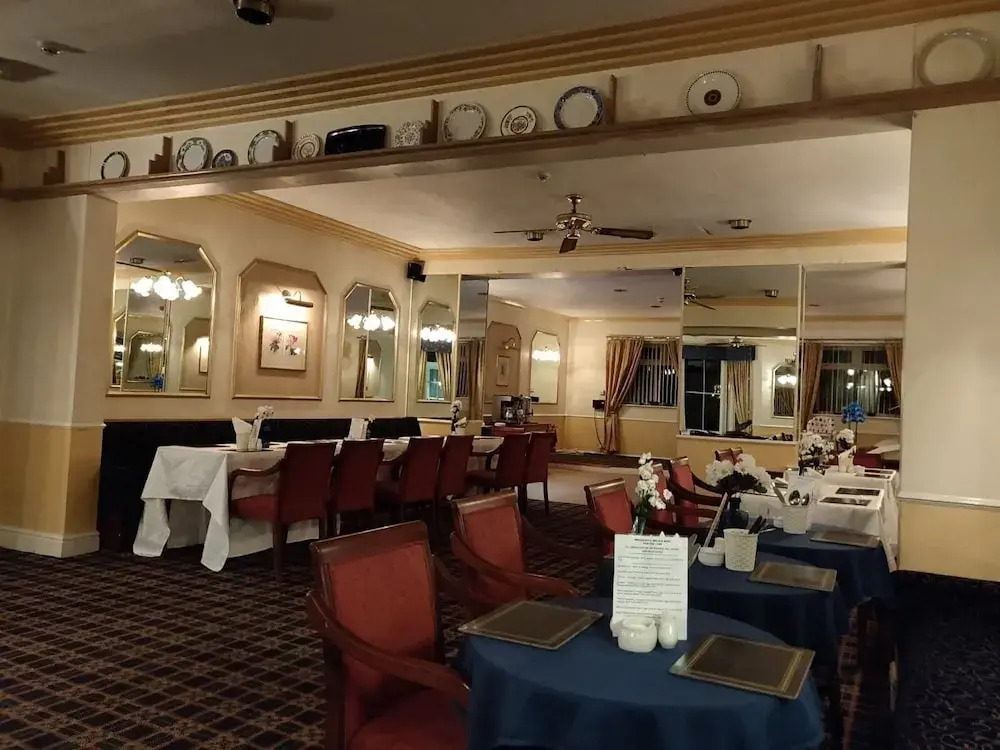 Rivelyn Hotel Bar & Restaurant
