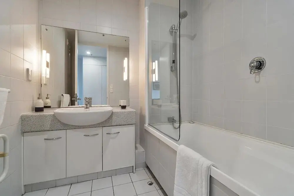 QV Quiet & sunny 2 Bedroom Apartment - 625
