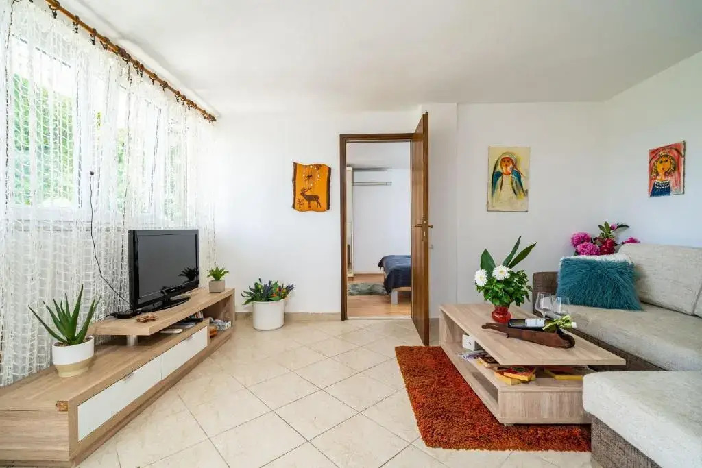Apartments & Rooms Mara & Petrunjela