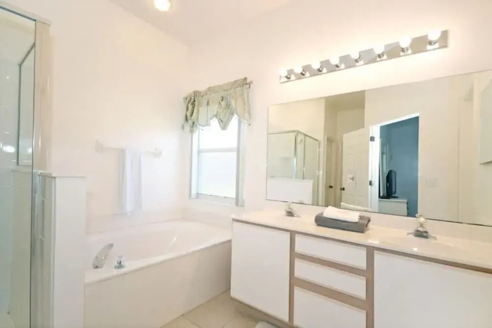 Hampton Lakes 215840