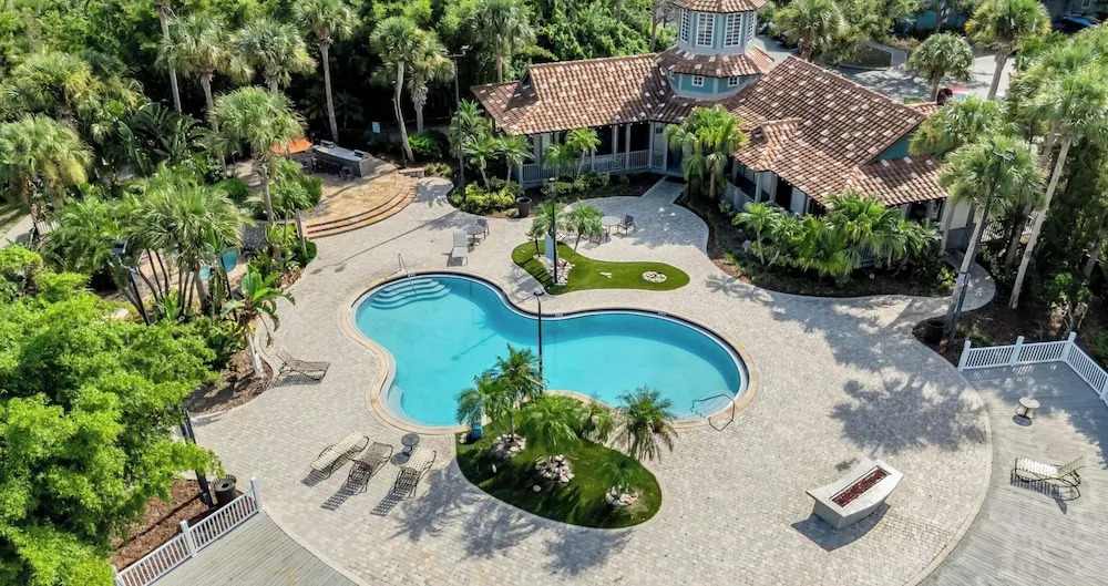 Vibrant 2BR 2BA w King Bed Pool Gym 11