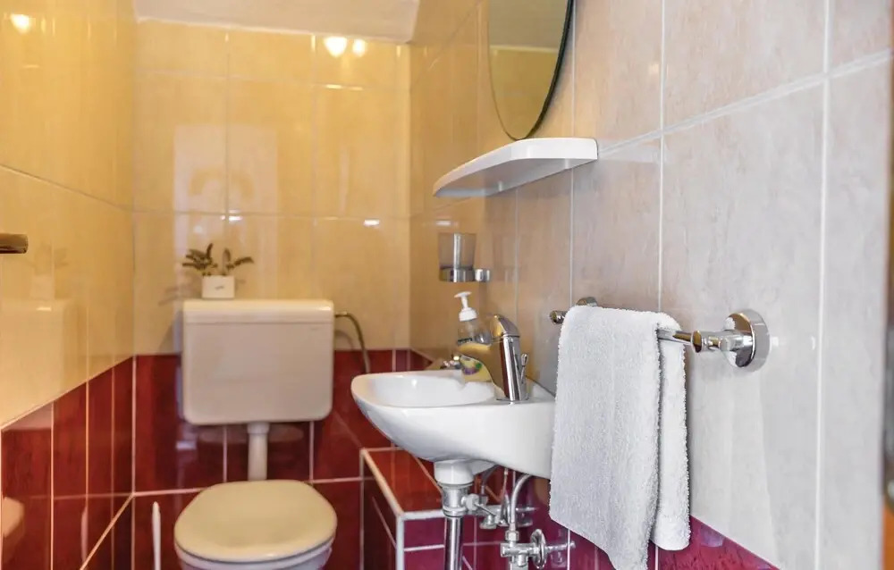 Beautiful Home in Makarska With Wifi and 1 Bedrooms
