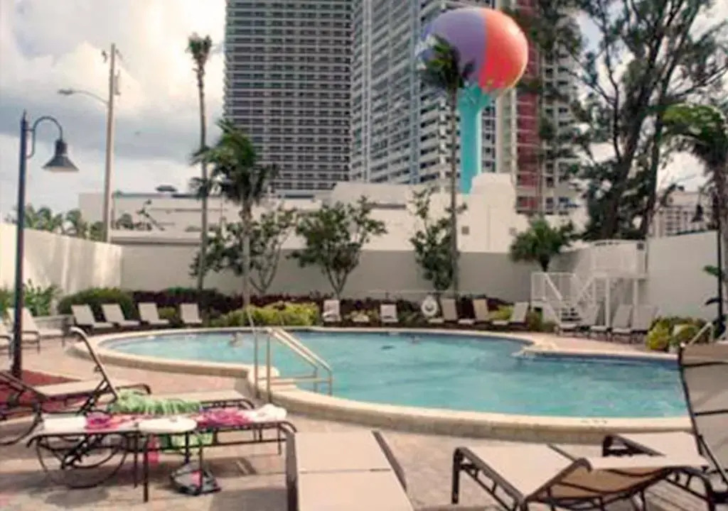 Hallandale 9E