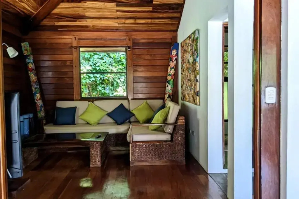 Shankton Harbour 3 Bedroom 4 Bathroom Beach House w Private BEACH SEA path