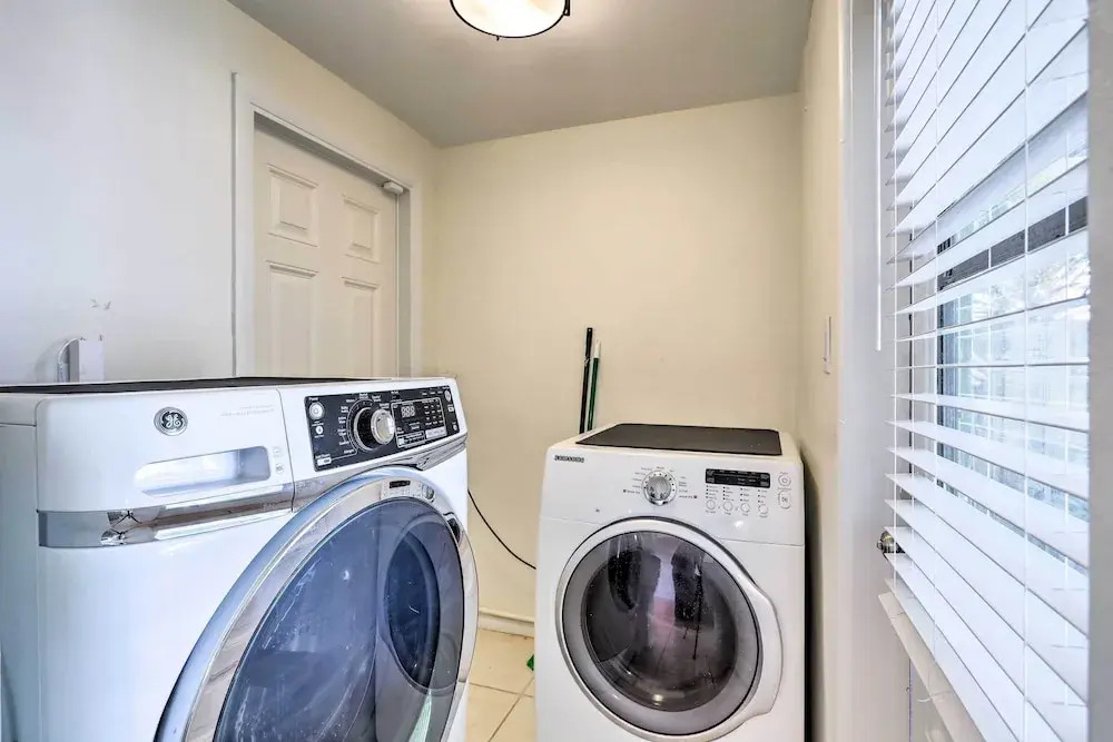 Cute & Cozy Florida Duplex: Walk to Beaches!