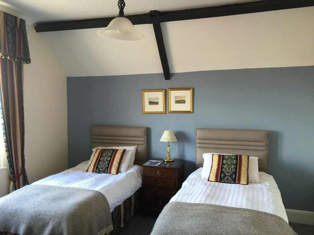 Taunton House Hotel