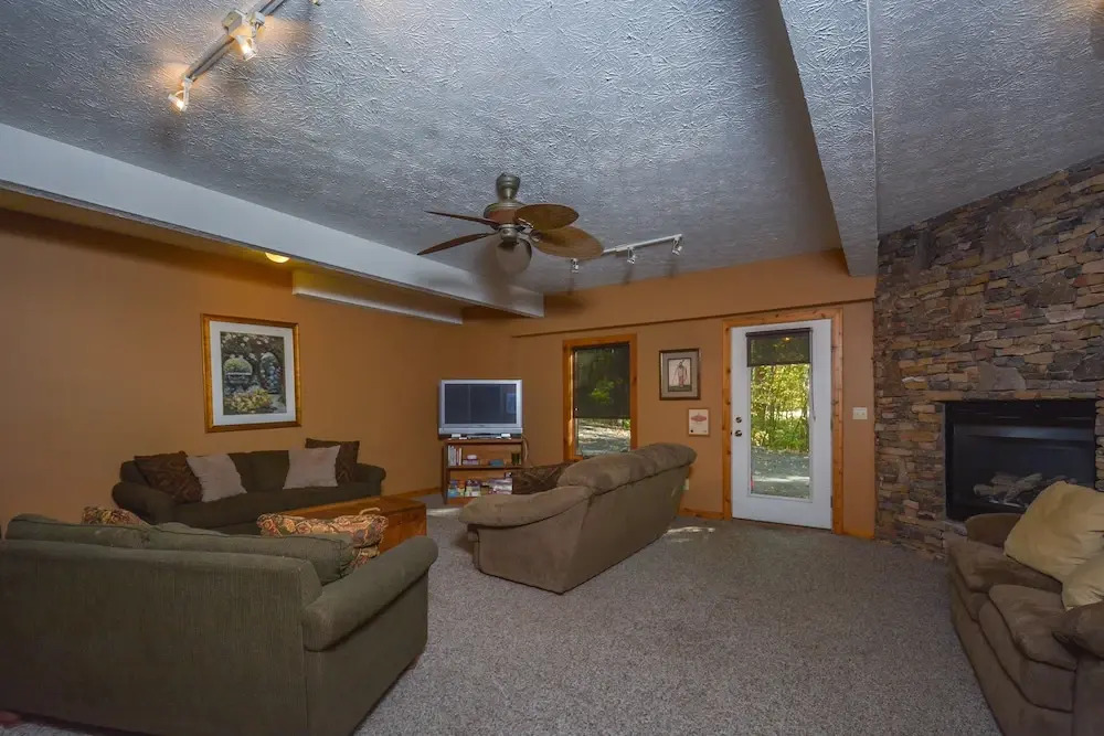 Lake Shore Retreat 5 Bedroom House