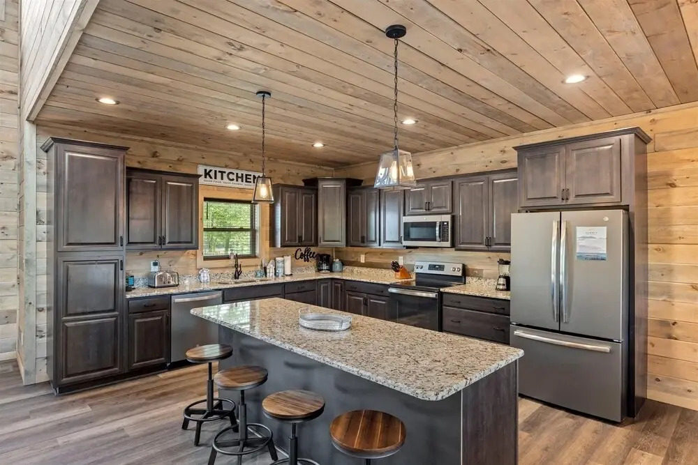 Victoria's Secrets 5 Bedroom Cabin by RedAwning