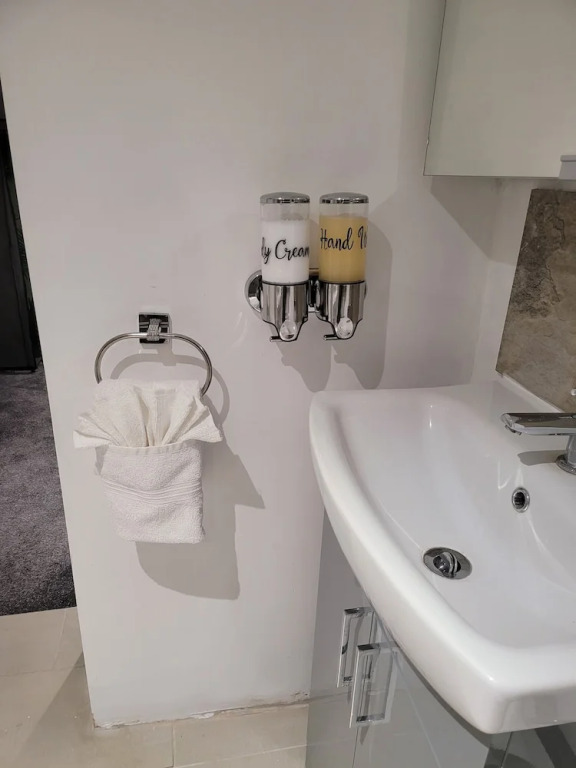 Hidden Treasure- 2 Beds Sleeps 3 Gillingham