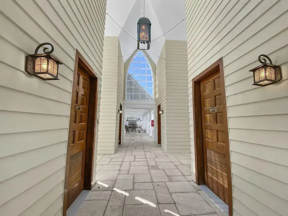 Magnolia Manor 5 Bedroom Home by RedAwning
