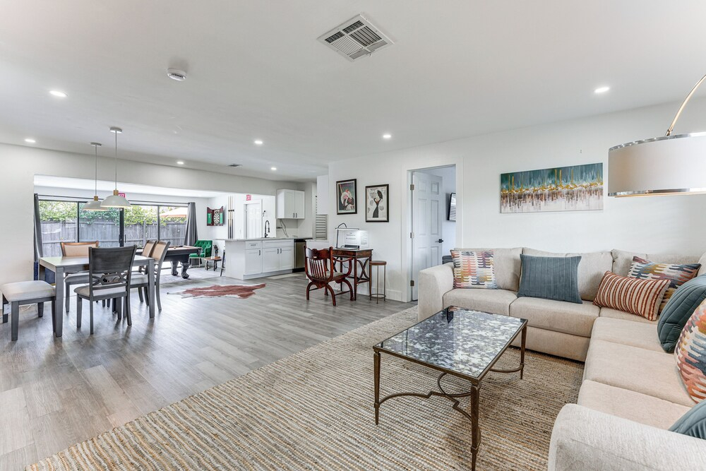 Private Pool & Game Room 6 Mi to Hard Rock Stadium