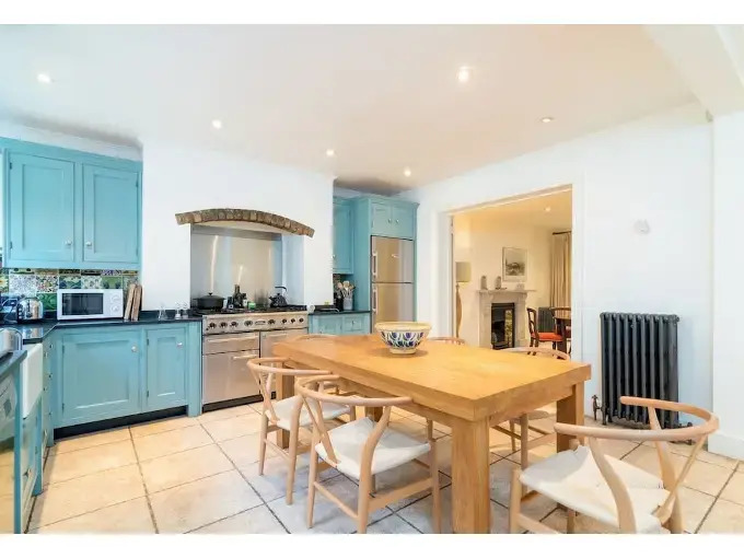 Tremendous House For 10 Guests With Large Garden