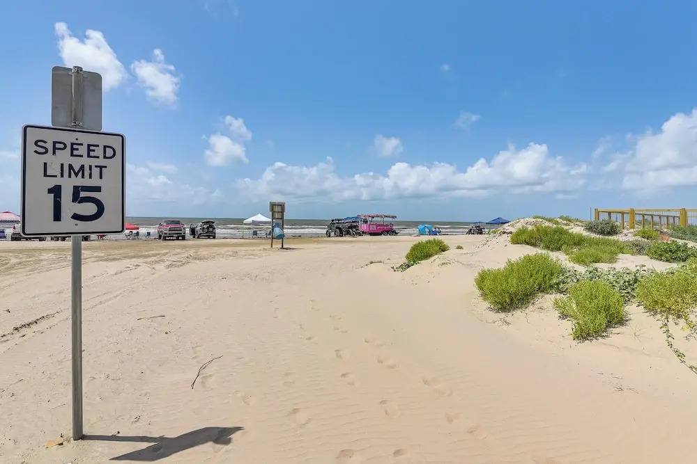 2 Blocks to Shore: Crystal Beach House w/ Yard!