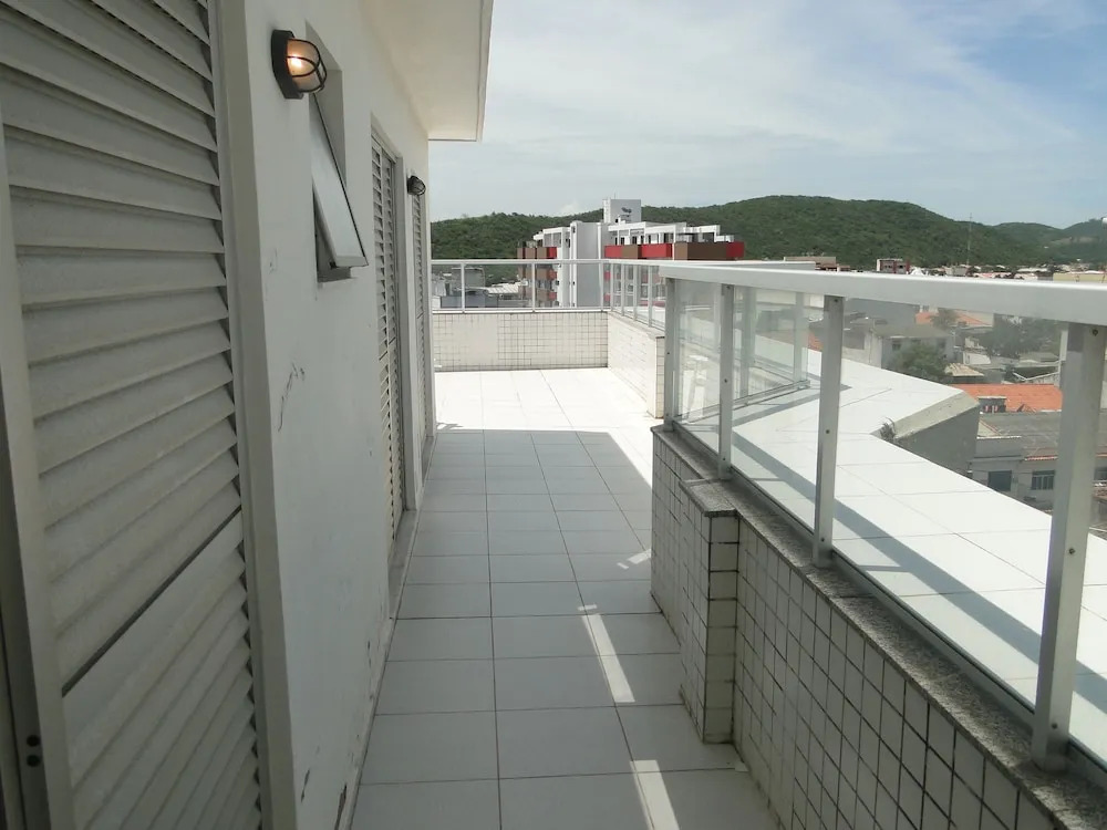 Linda Cobertura Duplex Renovada e Ampla