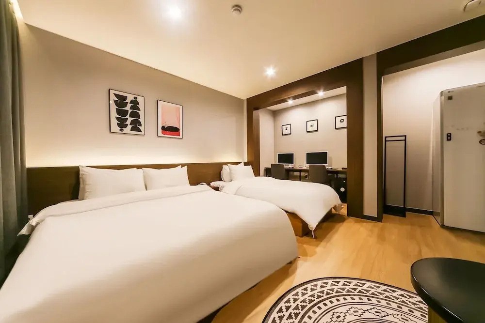 Changwon Myeongseo-Dong No. 25 Hotel Convention Branch