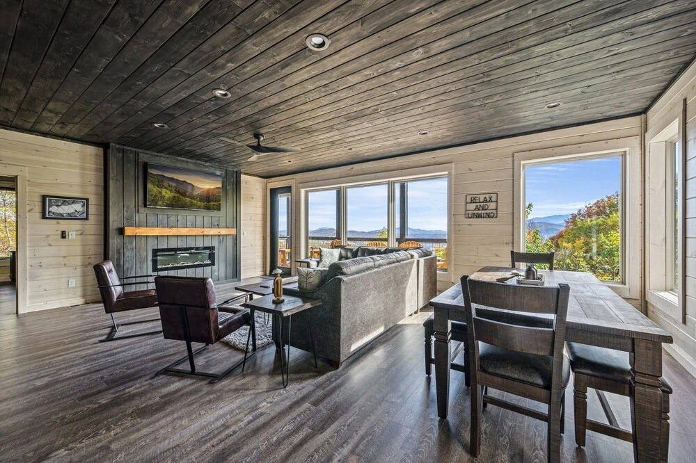 Ski Mountain Swim 3 Bedroom Home by Redawning