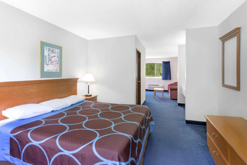 Super 8 by Wyndham Kingston