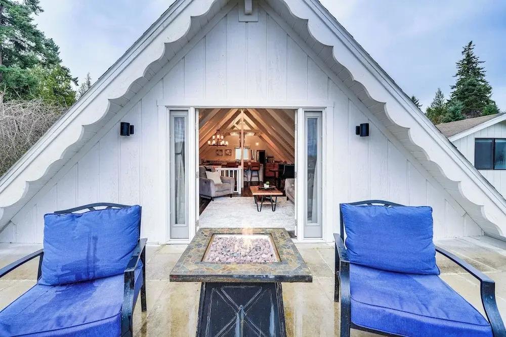 Stylish Bellingham Home w/ Lake + Mountain Views!
