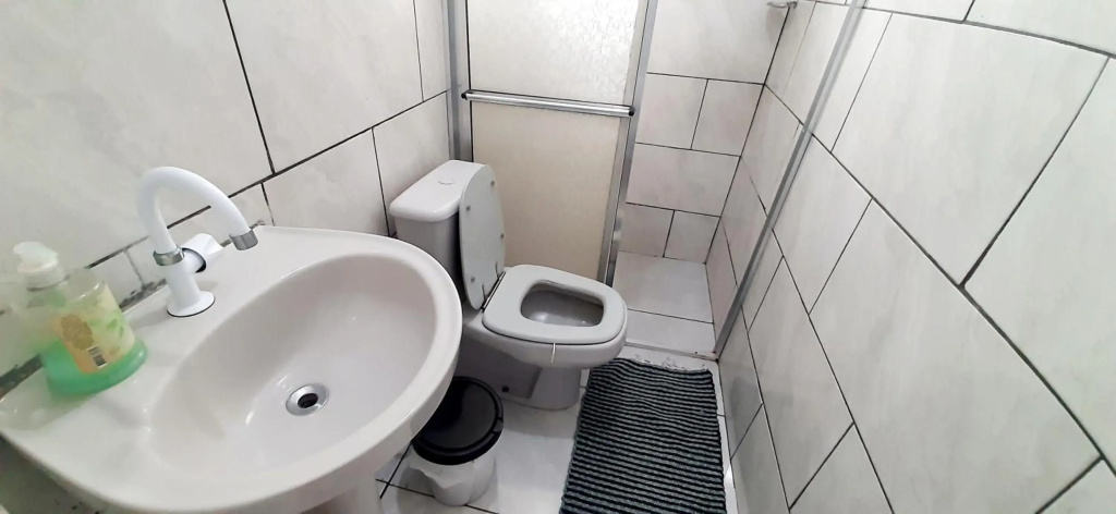 KITNET S2 em TORRES-RS - Na mais bela praia Gaúcha - Cozinha - Banheiro - Ar condicionado - TV smart 32 - Wi-Fi - Estacionamento - Anfitriã Superhost no BnB