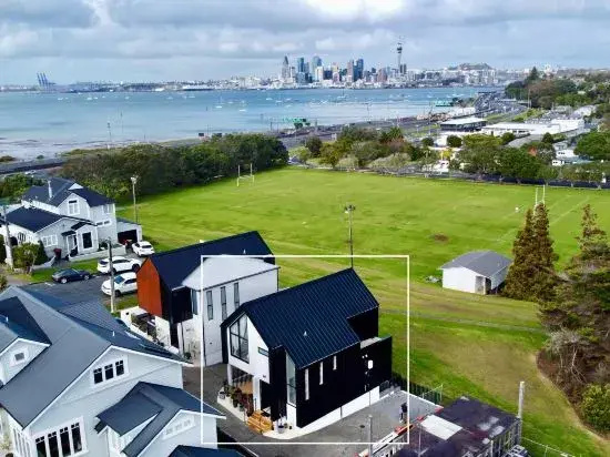 Scenic City Views  close to City Center