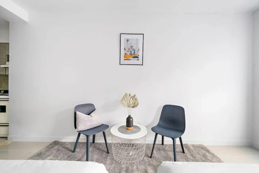 Newly Renovated Studio 2 Queen Size Beds 5 min Walk to Mcgill