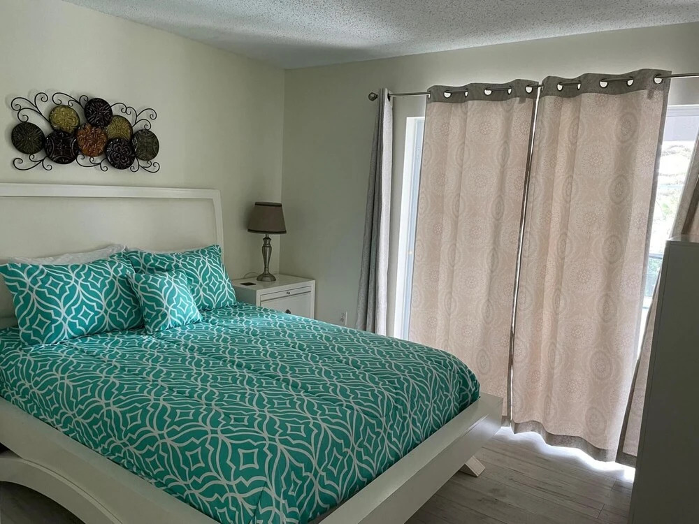 Villa Overlooking Pond at Golf Community 1108mc