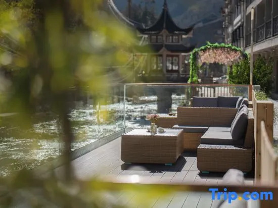 Yue Man · Riverside Homestay (Xiangxi Street Store, Muyu Town, Shennongjia)