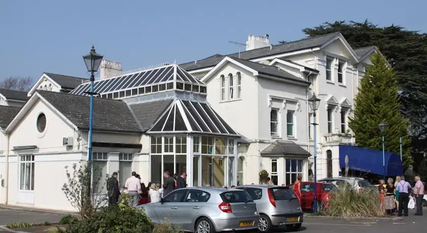 Churchills Hotel