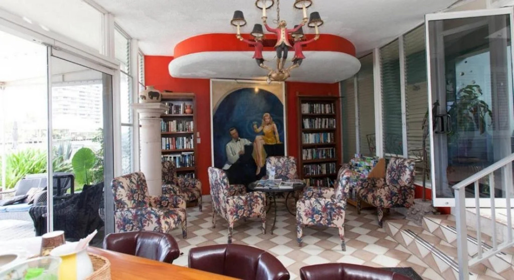 Manhattan Tower Apartment Hotel