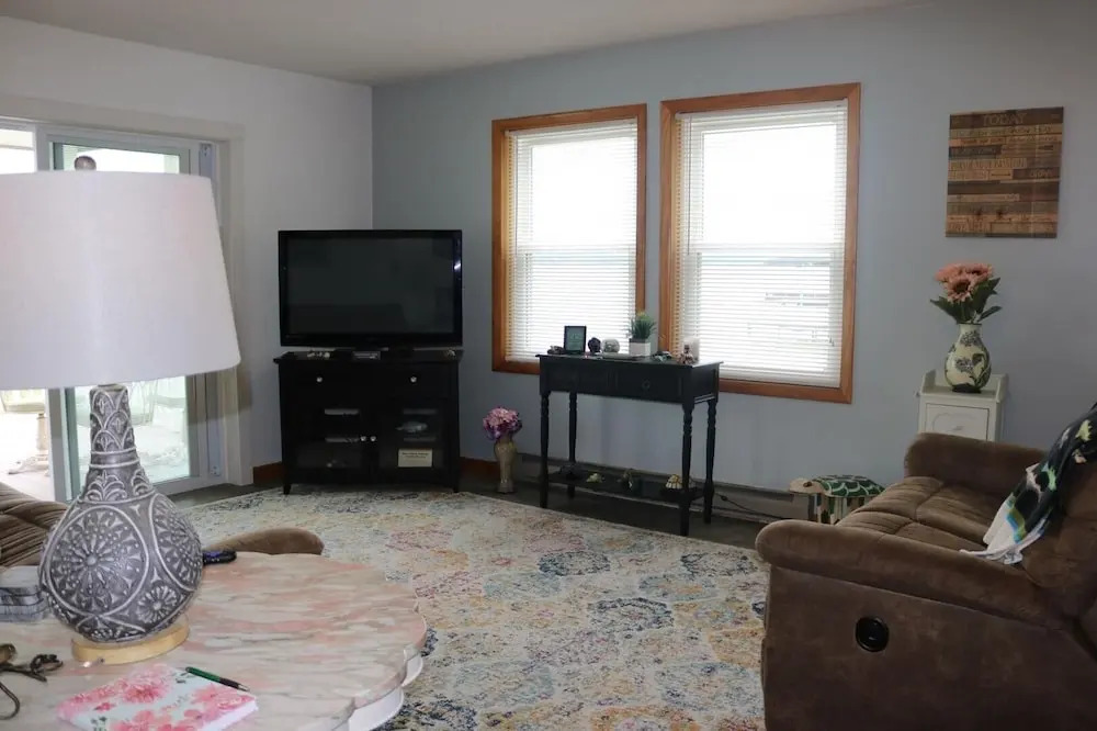2729 Willow Ave. 3 Bedroom Condo
