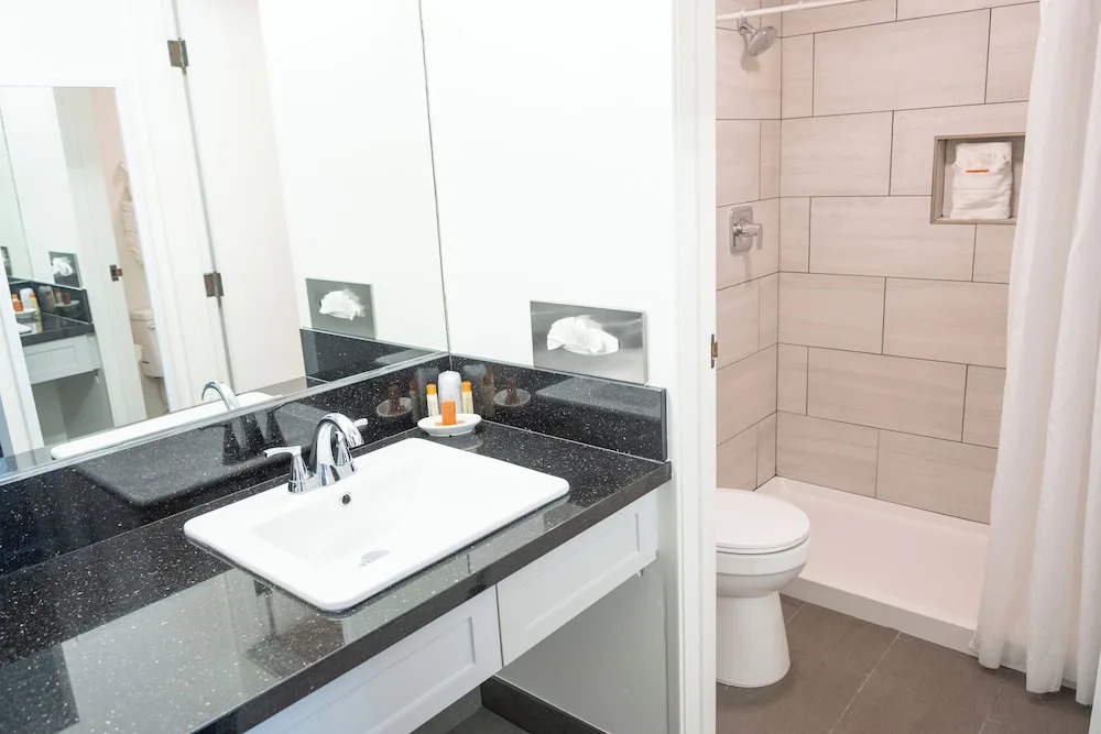 Carson Valley Motor Lodge and Suites