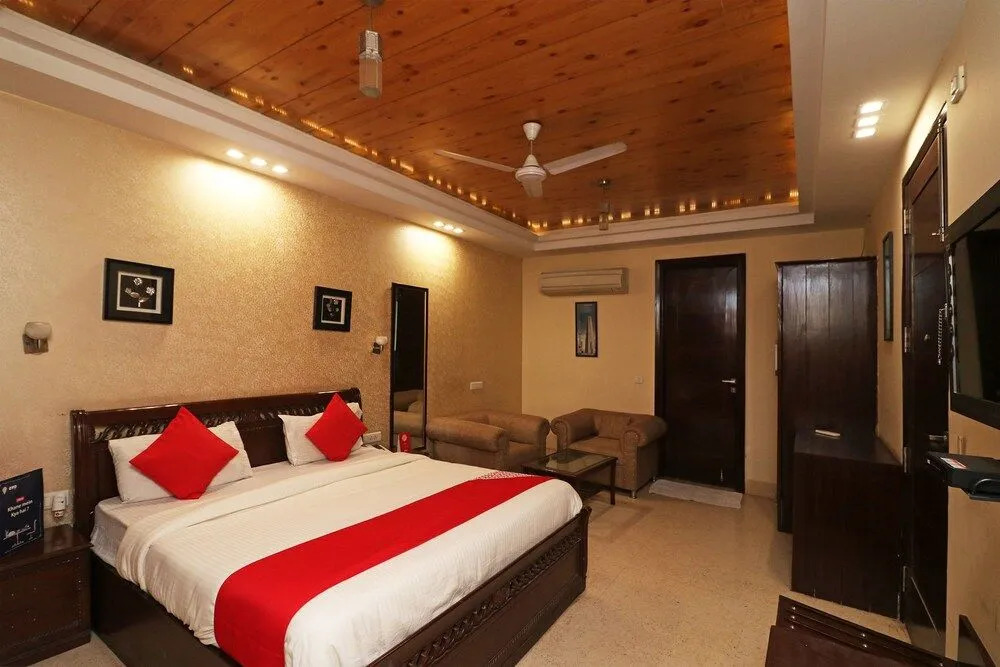 OYO 26915 Hotel North East Residency