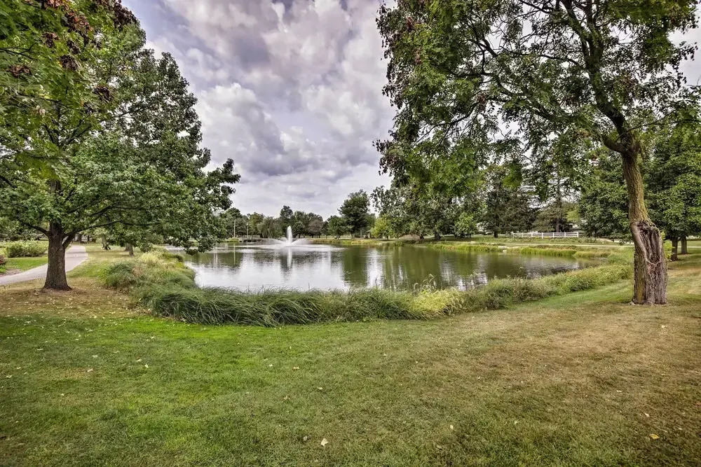 Lakeside Garden Home - 1 Mile to Main Street!