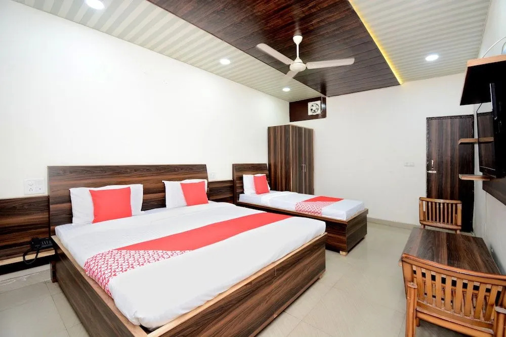 OYO 17133 Hotel Anmol