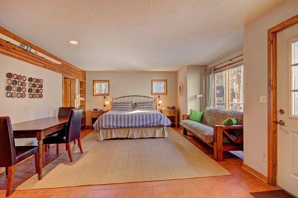 401 Creekside Townhome