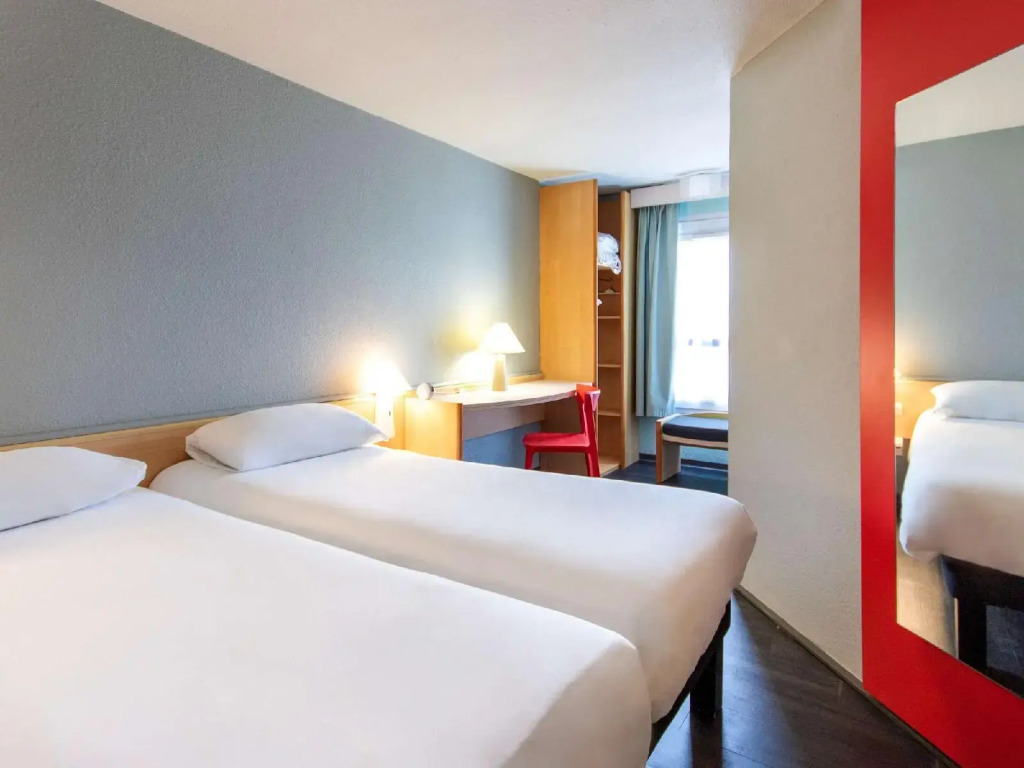 ibis Rochefort
