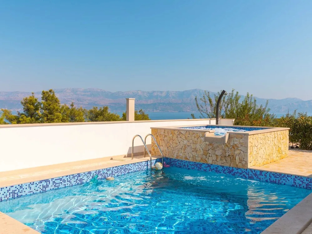 Villa Anabella - Four Bedroom Villa With Swimming Pool