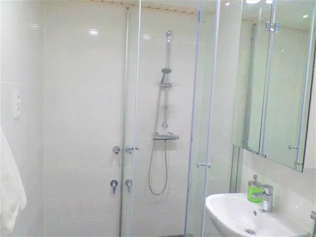 Compact high quality top floor studio in perfect location