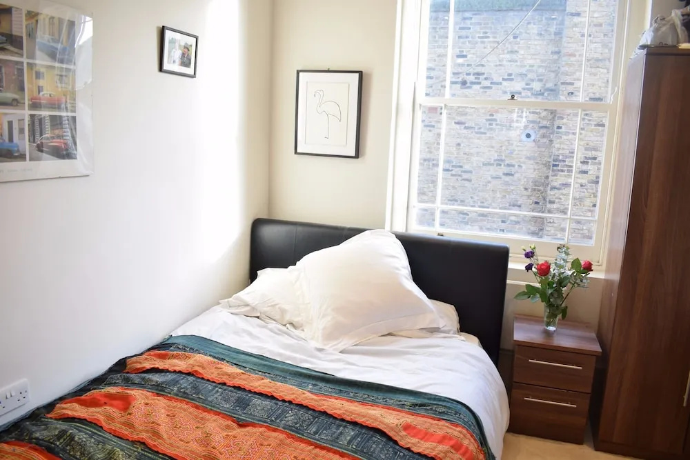 1 Bedroom Apartment In Earls Court