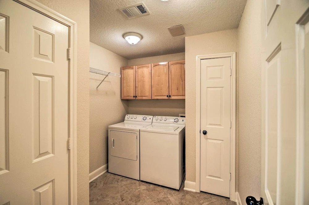 Apt w/ Balconies - Steps to Kemah Boardwalk!