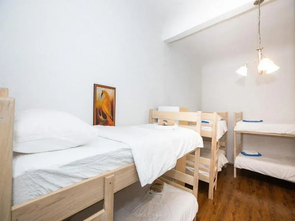 Lav Hostel & Café