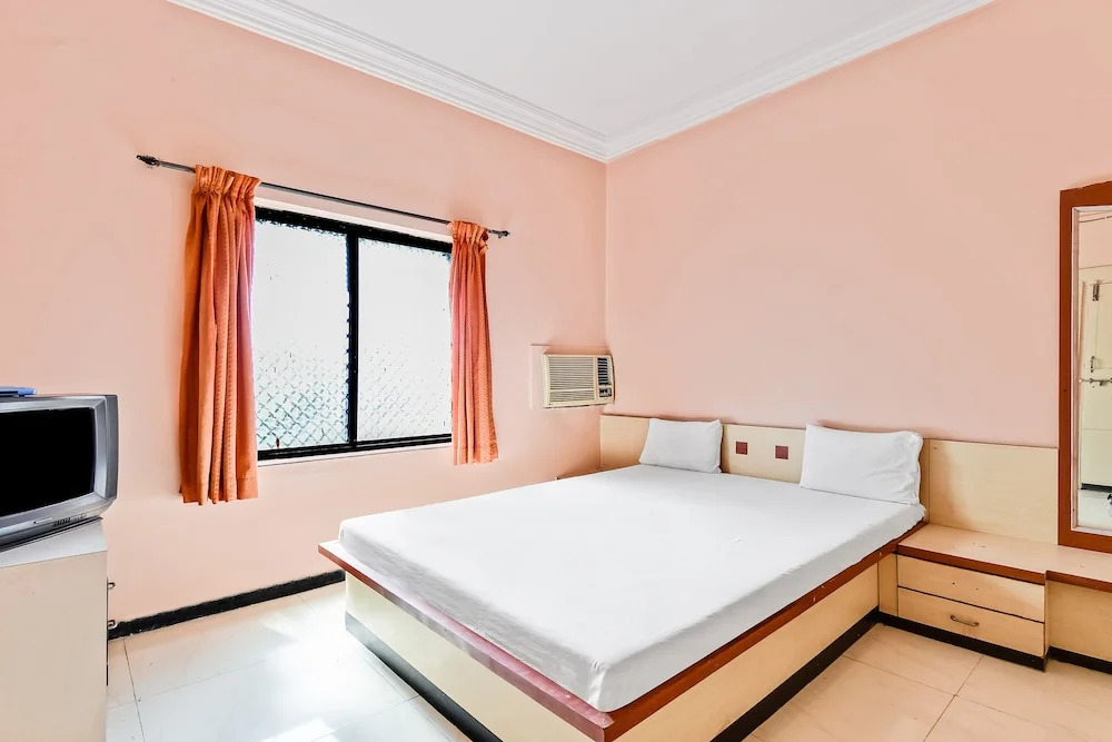 Hotel Samarth Lodge by OYO Rooms