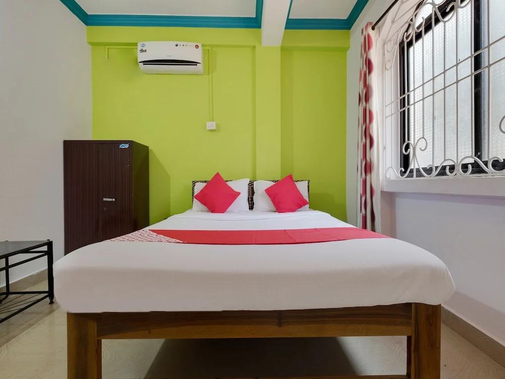 Waves 18 By OYO Rooms
