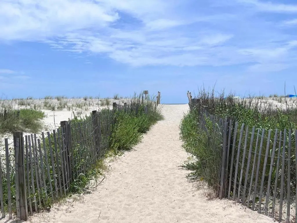 Ocean Walk 5302- Beach is Calling