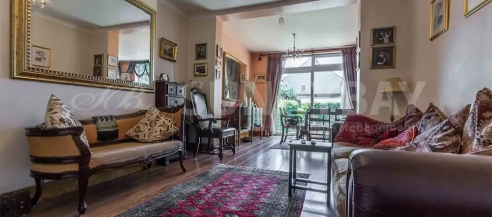 Beautiful 4-bed House in Sutton